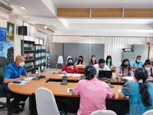 ประชุมข้าราชการและเจ้าหน้าที่สำนักงานพัฒนาสังคมและความมั่นคงของมนุษย์จังหวัดกระบี่ ครั้งที่ 4/2565 ประจำเดือนมิถุนายน 2565