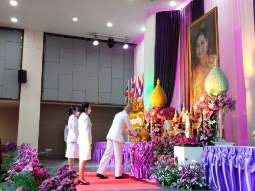 พิธีถวายเครื่องราชสักการะ และวางพานพุ่มและพิธีถวายพระพรชัยมงคล
